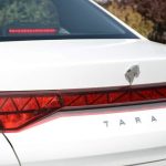 آرم نوشته انگلیسی صندوق عقب خودرو تارا - تصویر 3